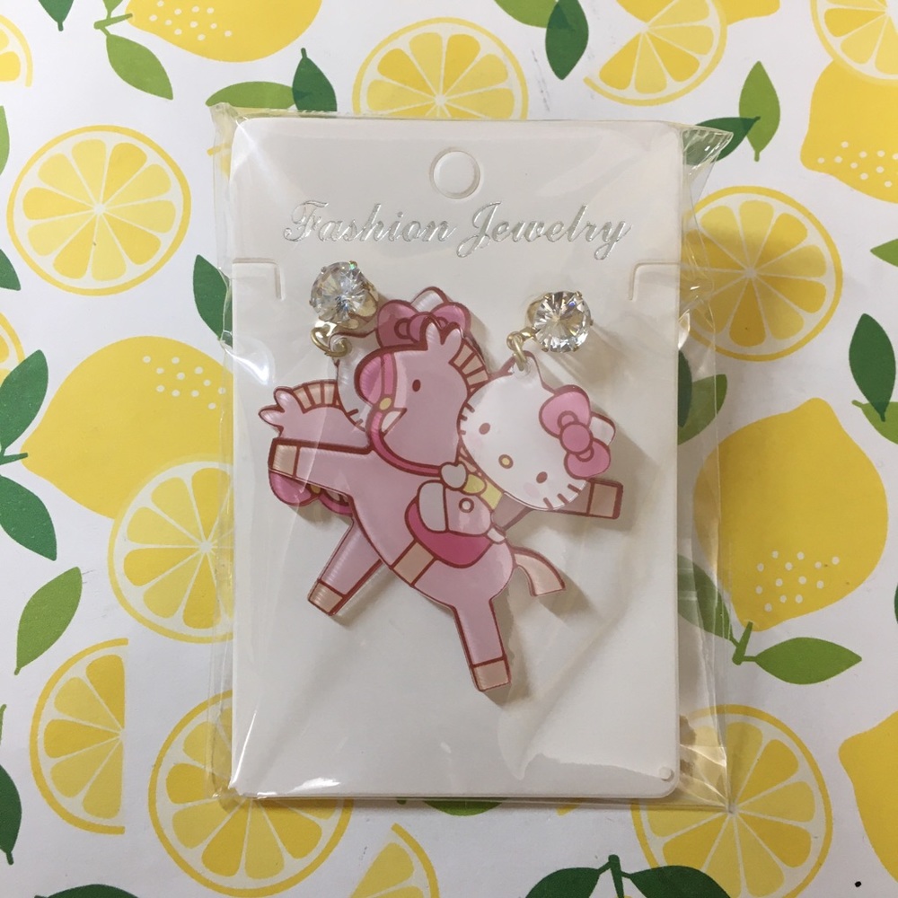 🍊NWT Sanrio Hello Kitty Pink Horse CZ Earrings - Picture 2 of 9